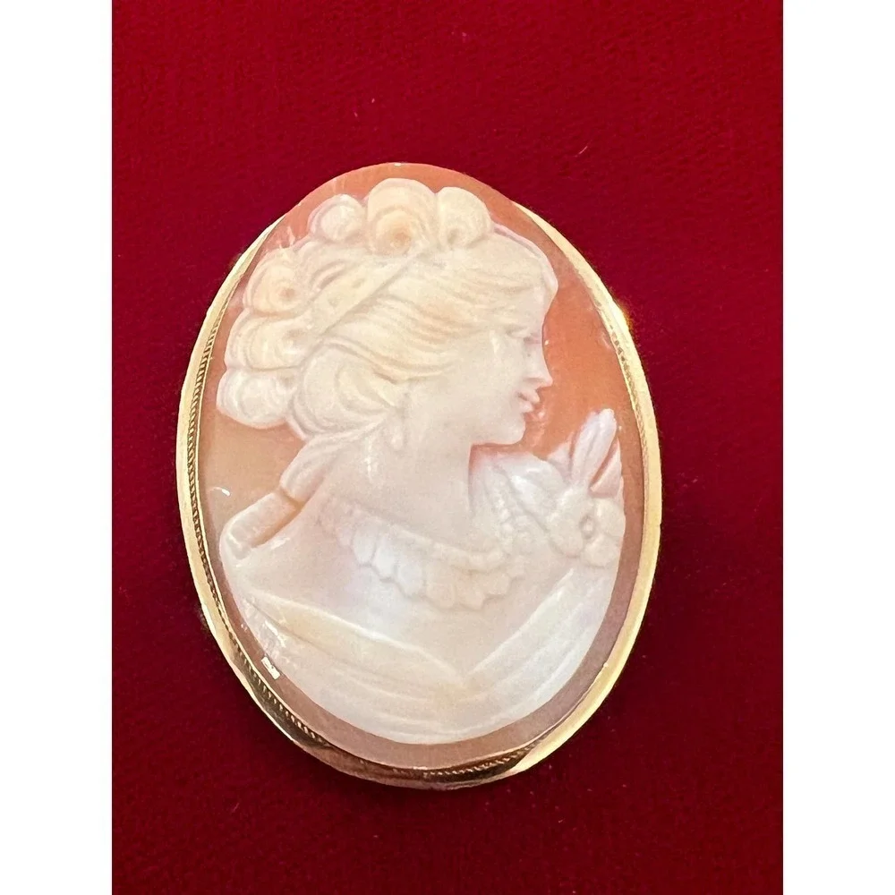 Vintage 18k Yellow Gold Cameo Brooch/Pendant